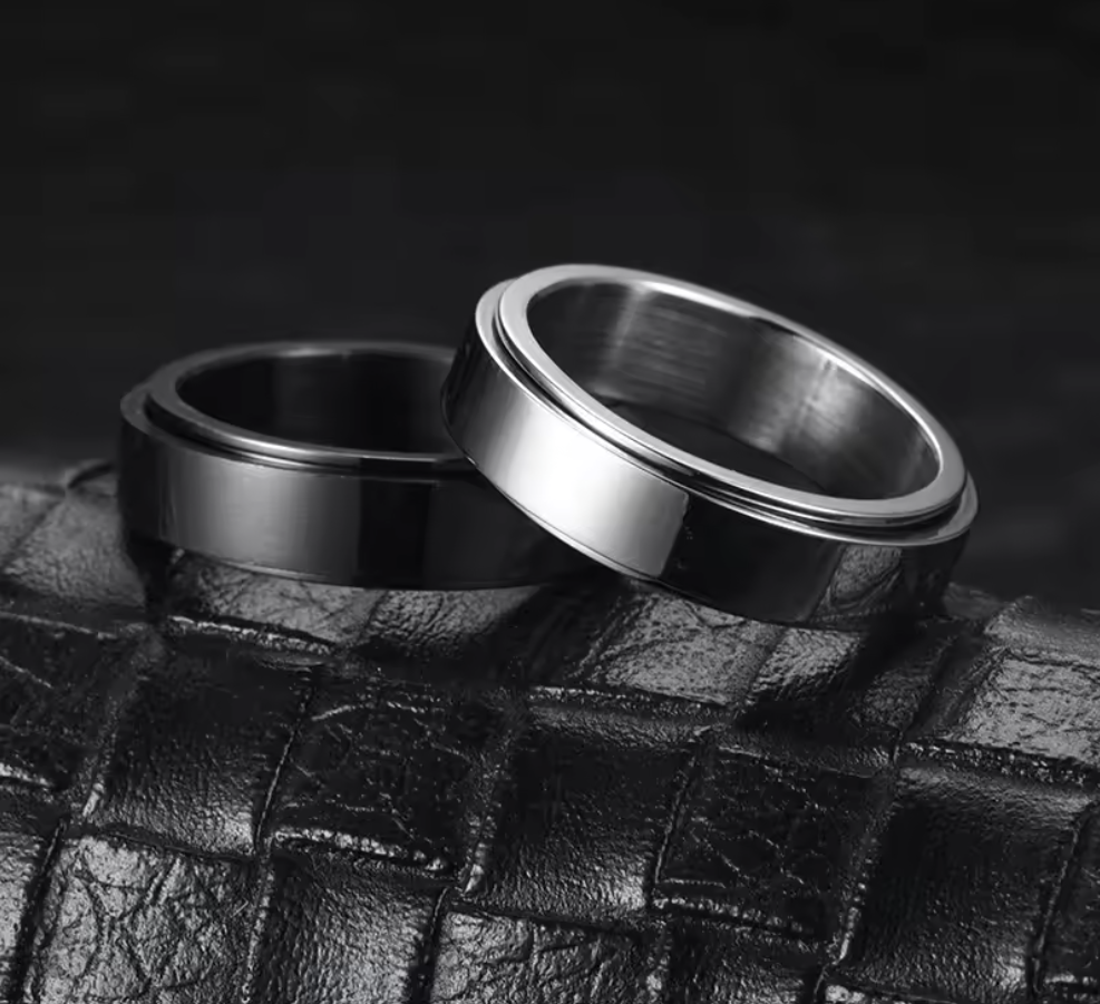 Attensia Orbit Ring